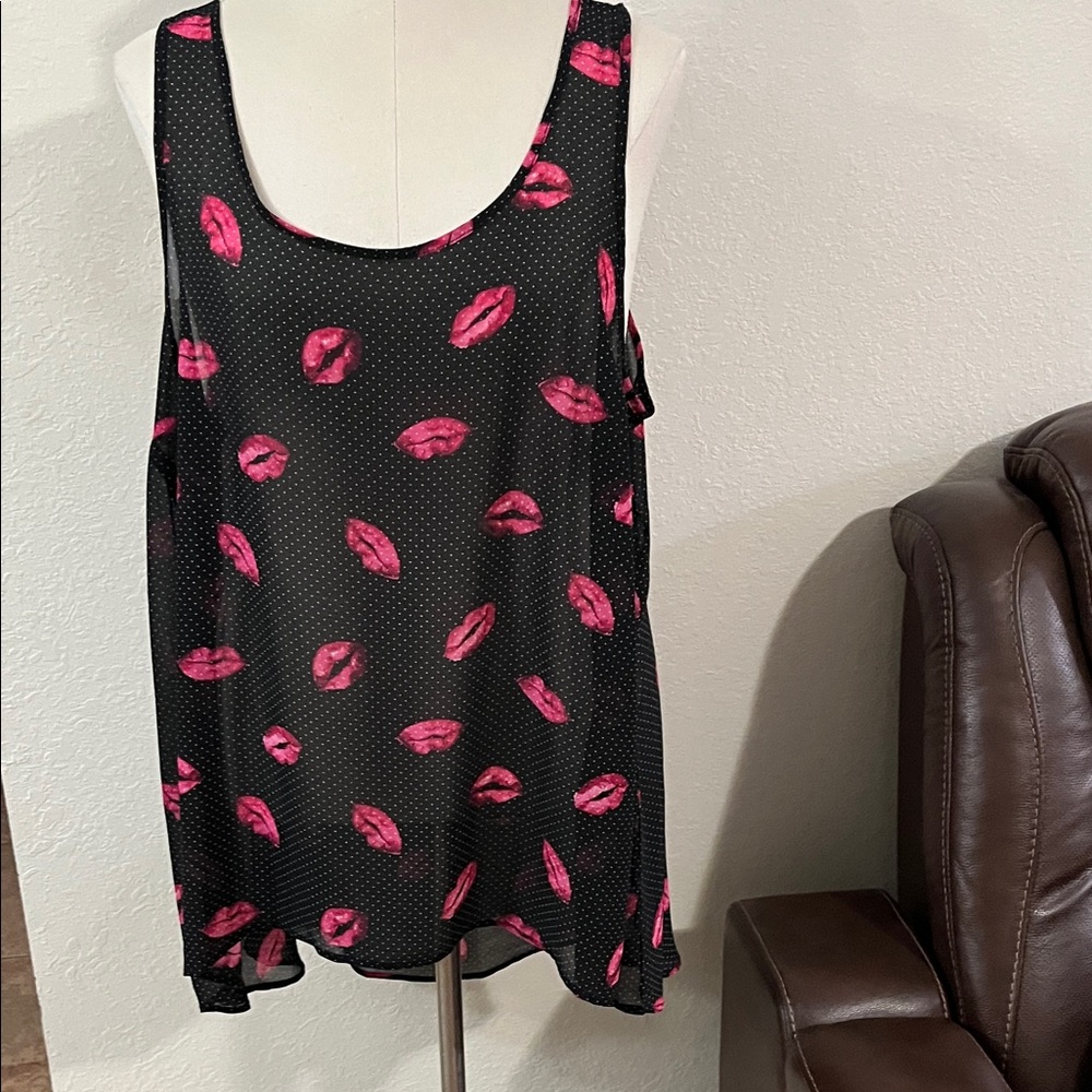Torrid Black Tank Top with Pink Lip Print